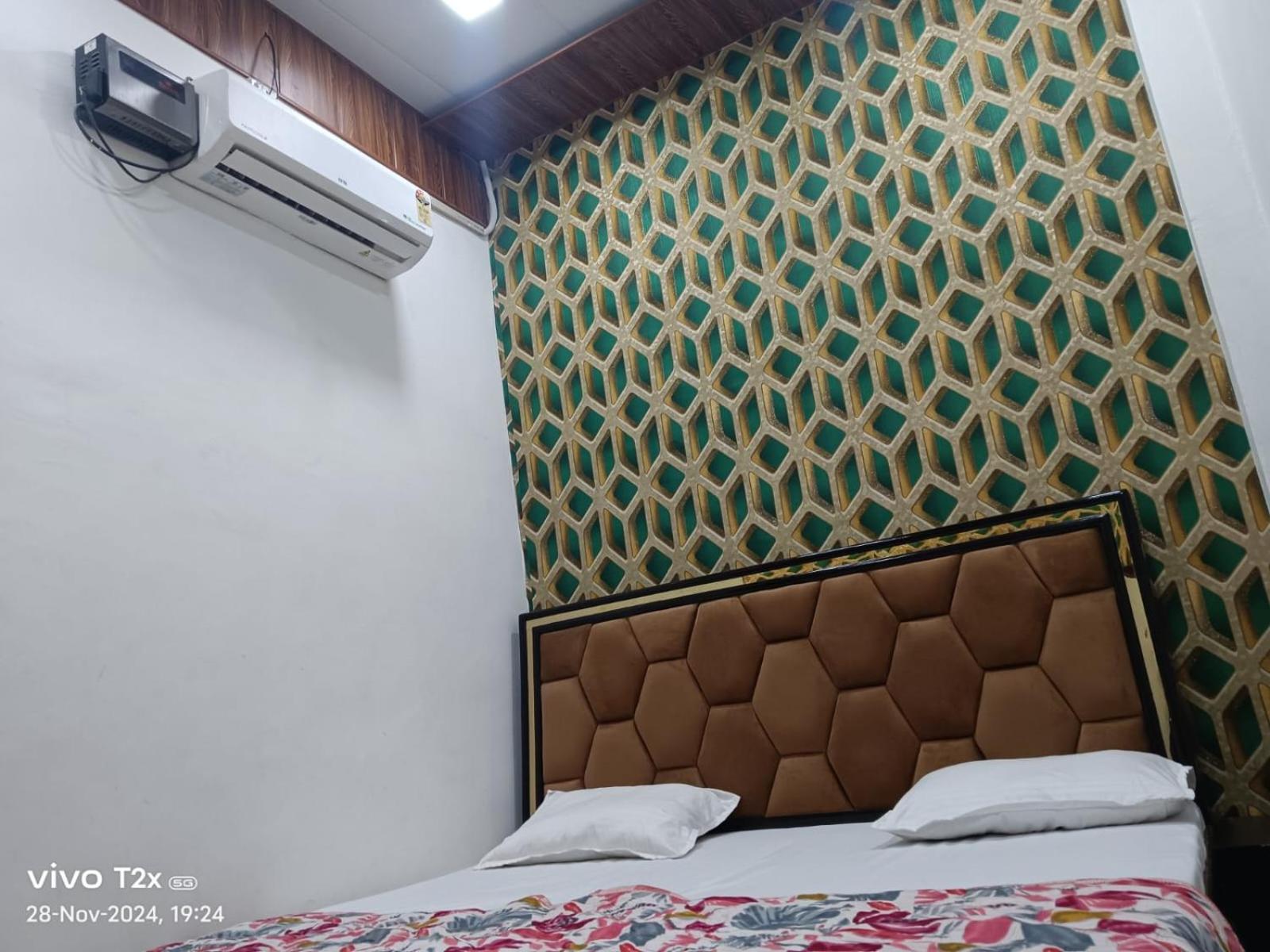 Hari Krishnam Residency Hotel Mathura Exterior photo