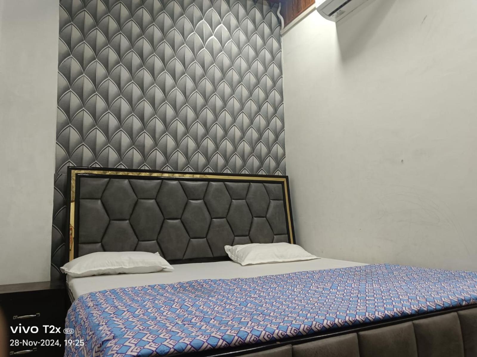 Hari Krishnam Residency Hotel Mathura Exterior photo
